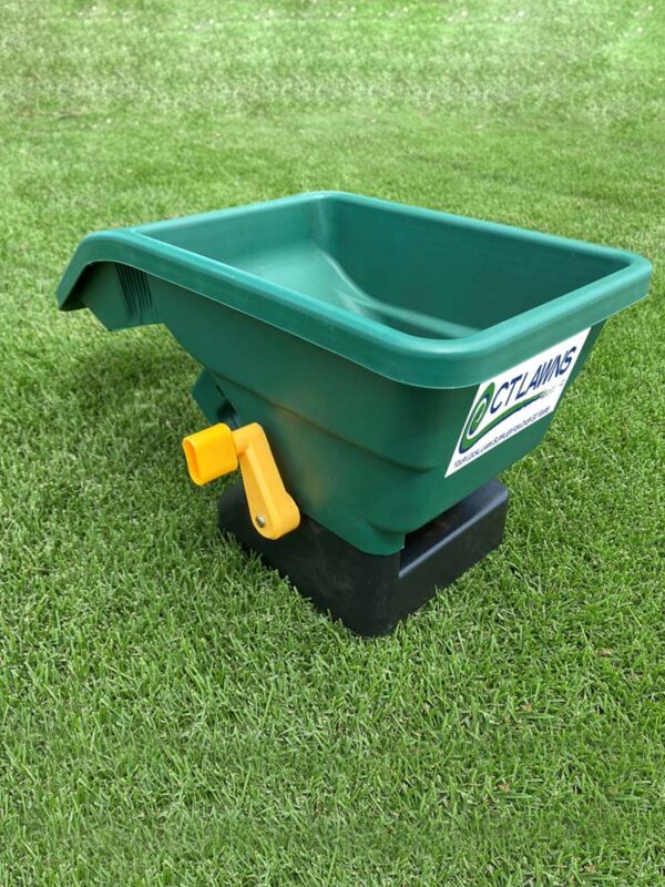 Hand-held-fertiliser-spreader-CT-Lawns-Turf-2e-p3