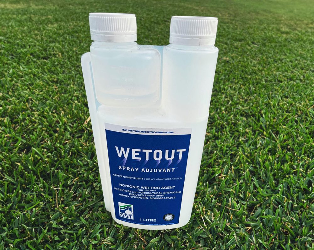 Wetout-Spray-Adjuvant-Nonionic-Wetting-Agent-1-Litre-CT-Lawns-Turf-Sunshine-Coast
